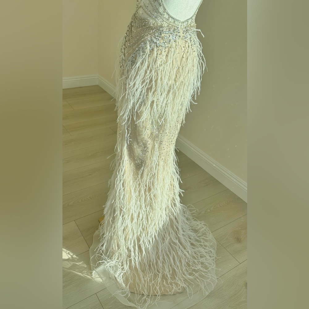 New Jovani 03023 Sheer Embellished Bodice
Feather Gown|Cream|00|Missing Tags - Picture 12 of 17